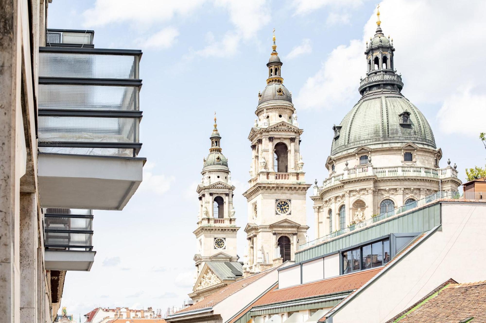 Ultra - Balcony - Basilica View Apartment