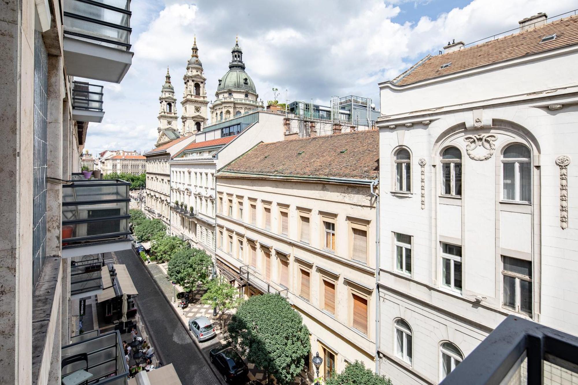 Apartment Ultra - Balcony - Basilica View