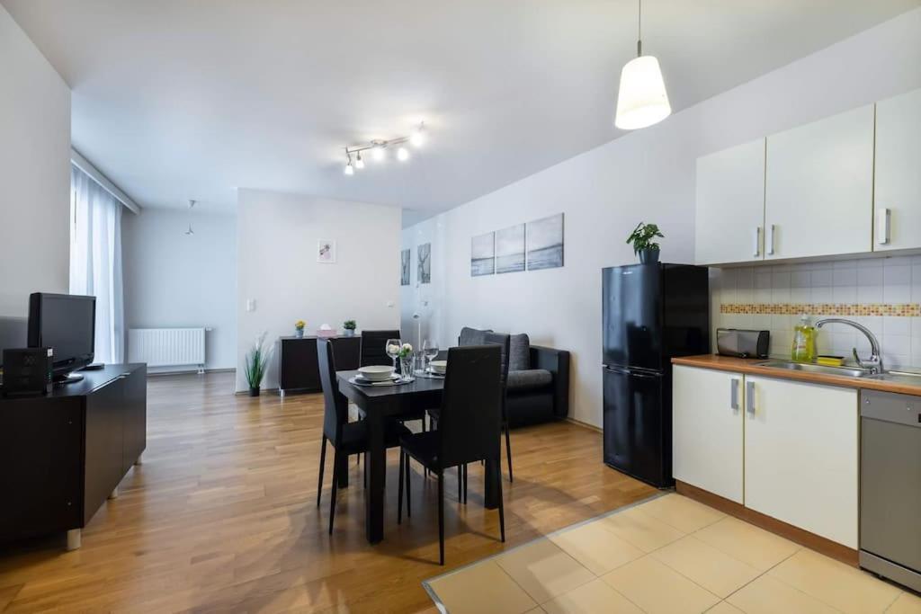 Nice,sunny,quiet Flat Near To Deak Ferenc Sqaure * Budapest