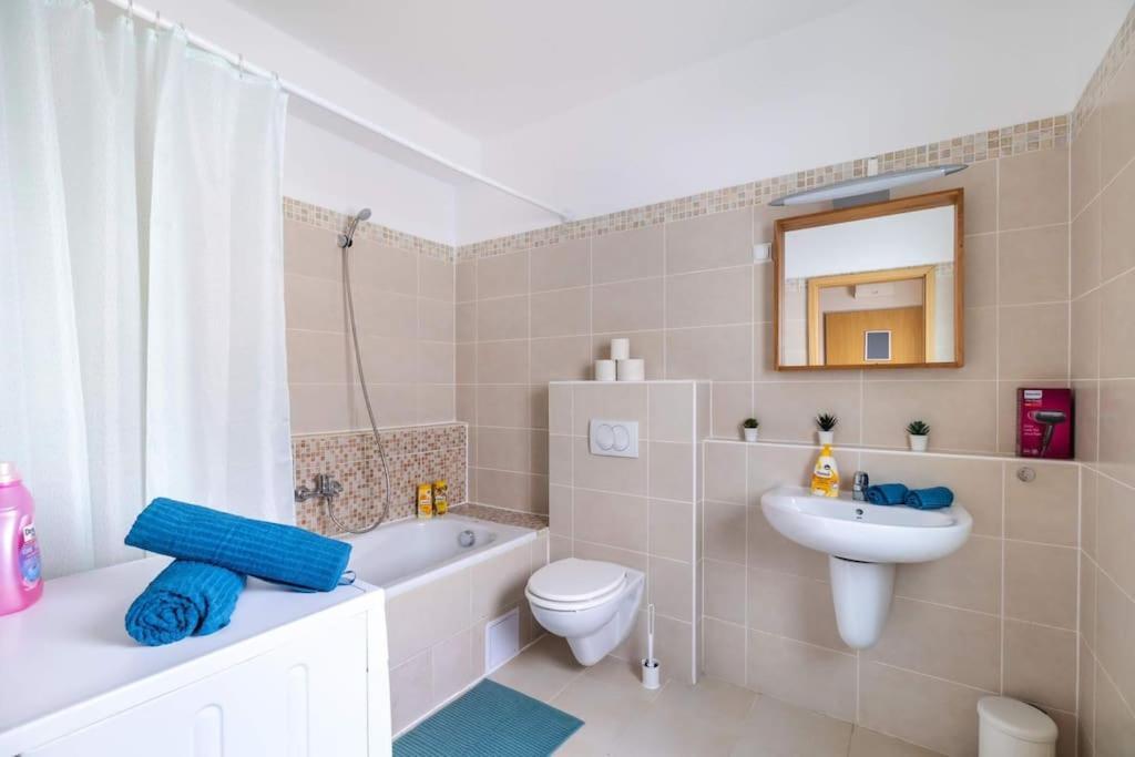 Nice,sunny,quiet Flat Near To Deak Ferenc Sqaure * Budapest