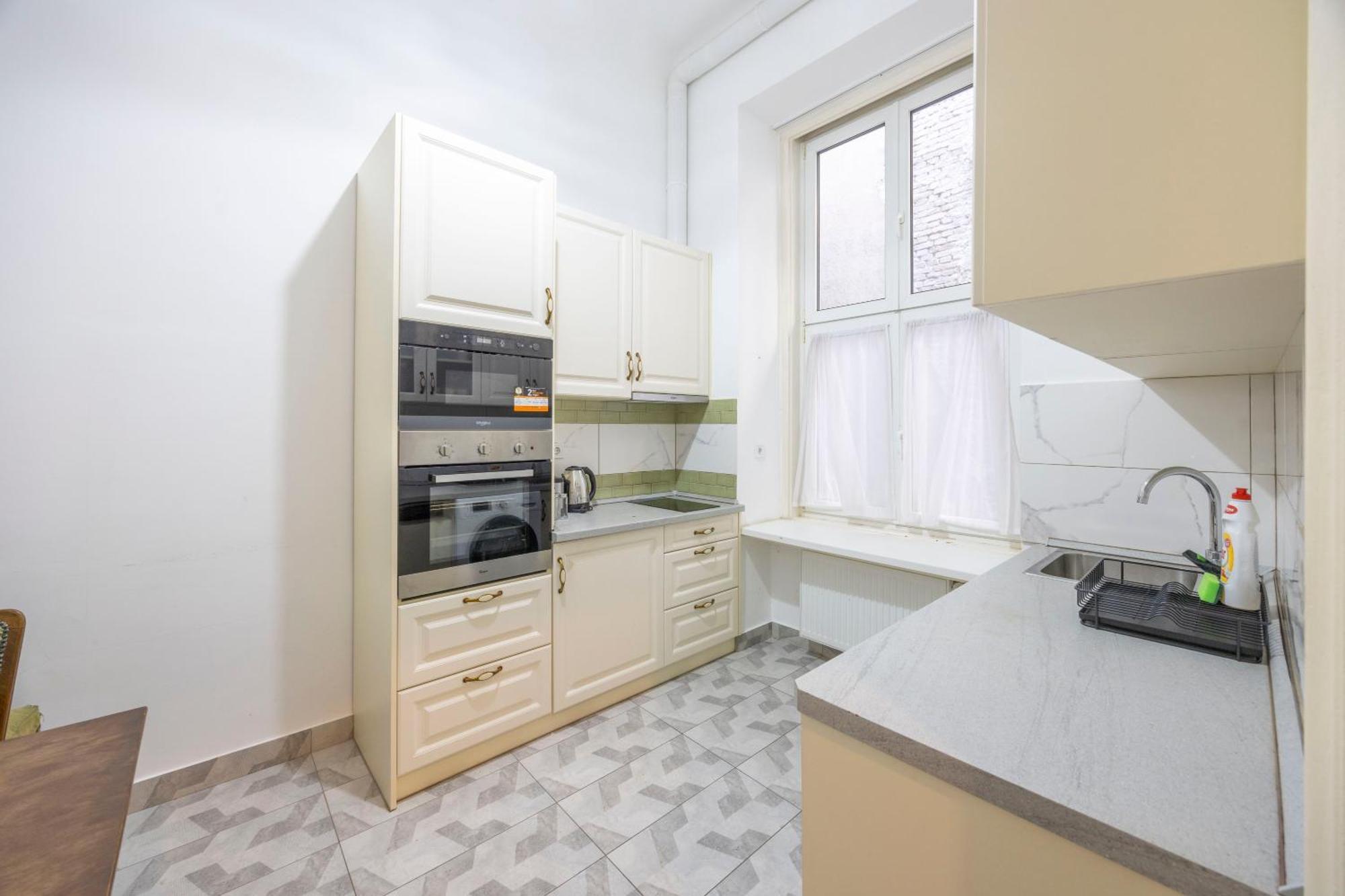 Central Located Cozy In Historical Building * Budapest