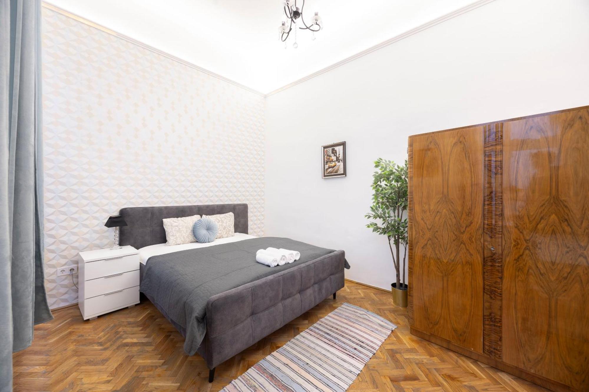 Central Located Cozy In Historical Building Apartment Budapest