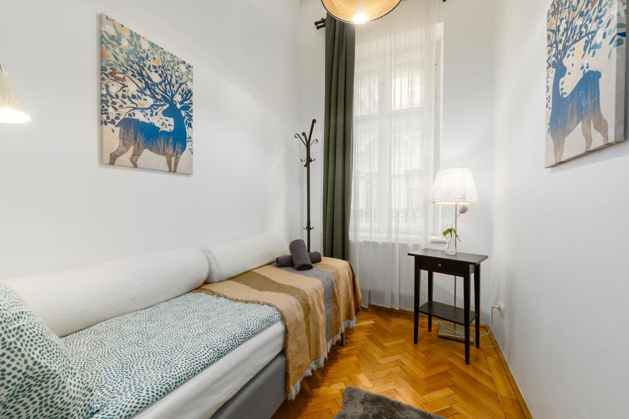 Black & White Apartment *