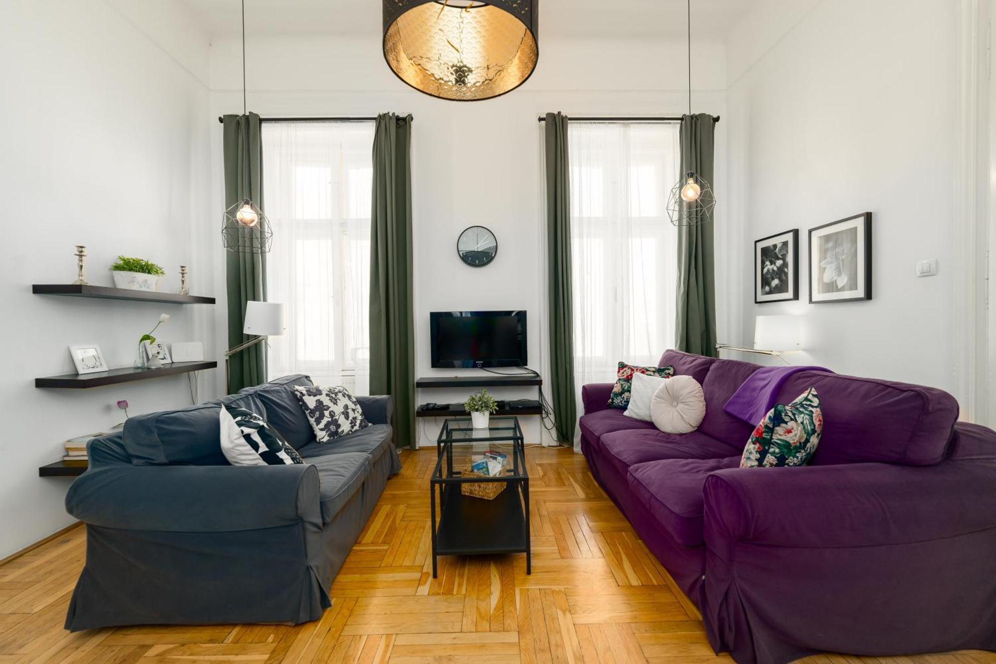 Apartment Black & White *