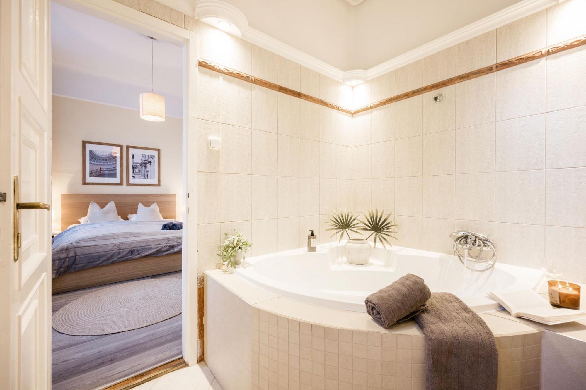 Magnificent 3br With Balcony By Dohany Synalogue * Budapest