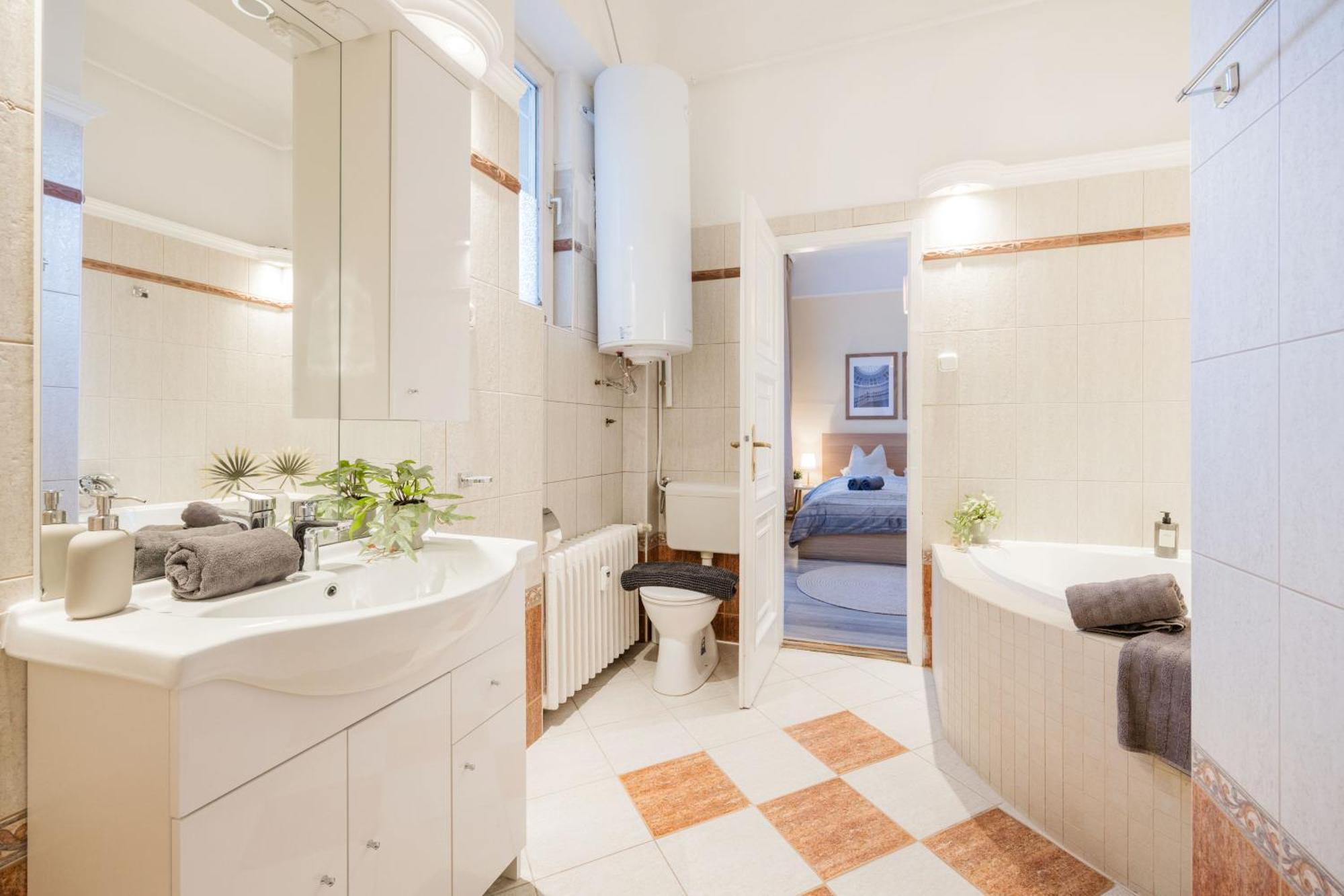 Magnificent 3br With Balcony By Dohany Synalogue