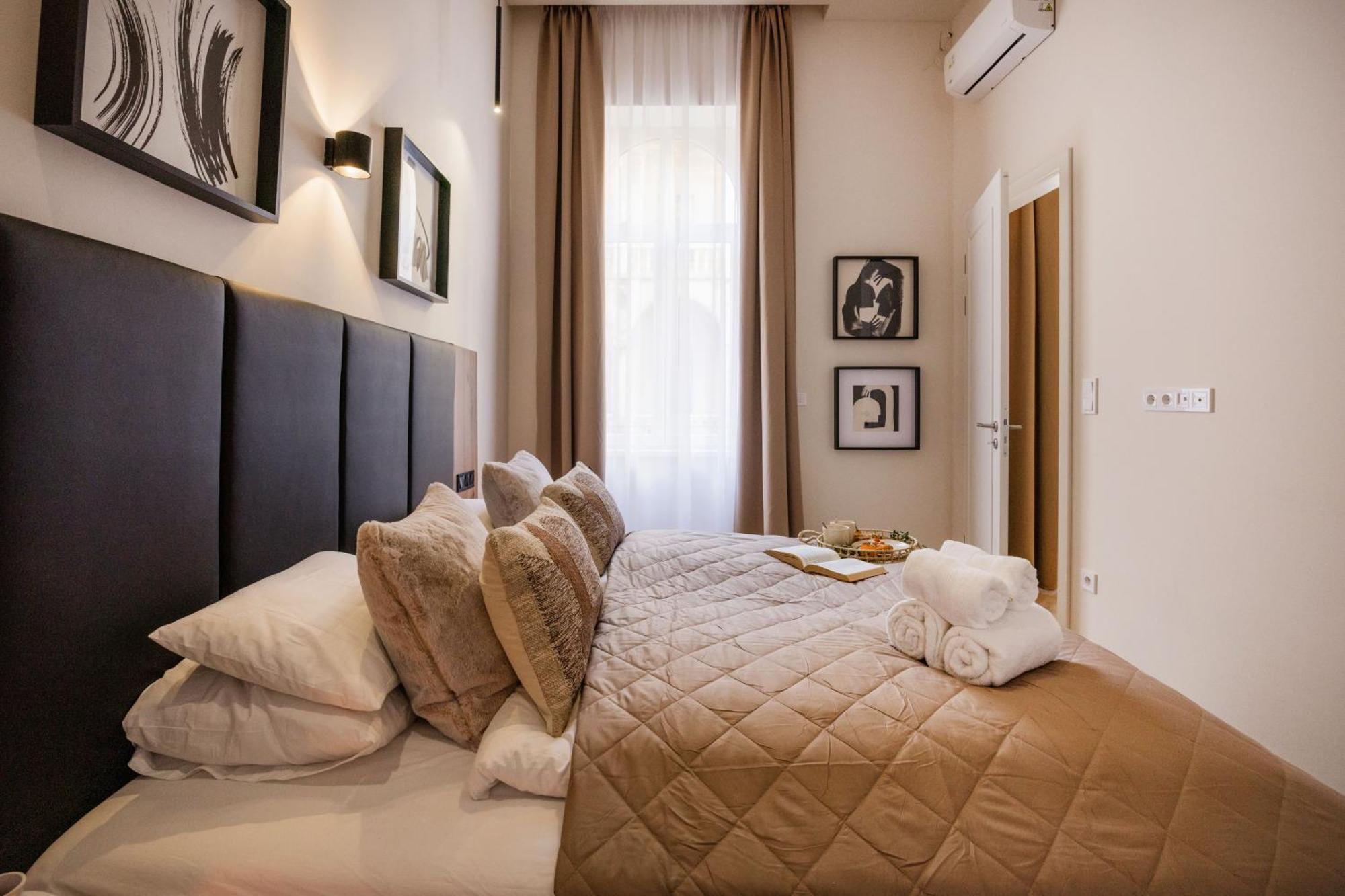 Luxury Art Deco Near Hungarian Parliament * Budapest
