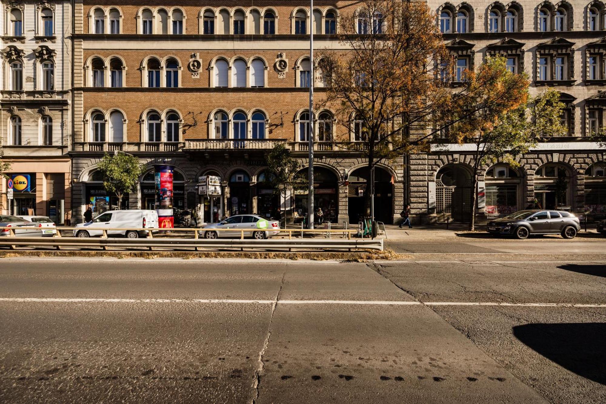 Luxury Art Deco Near Hungarian Parliament Apartment *