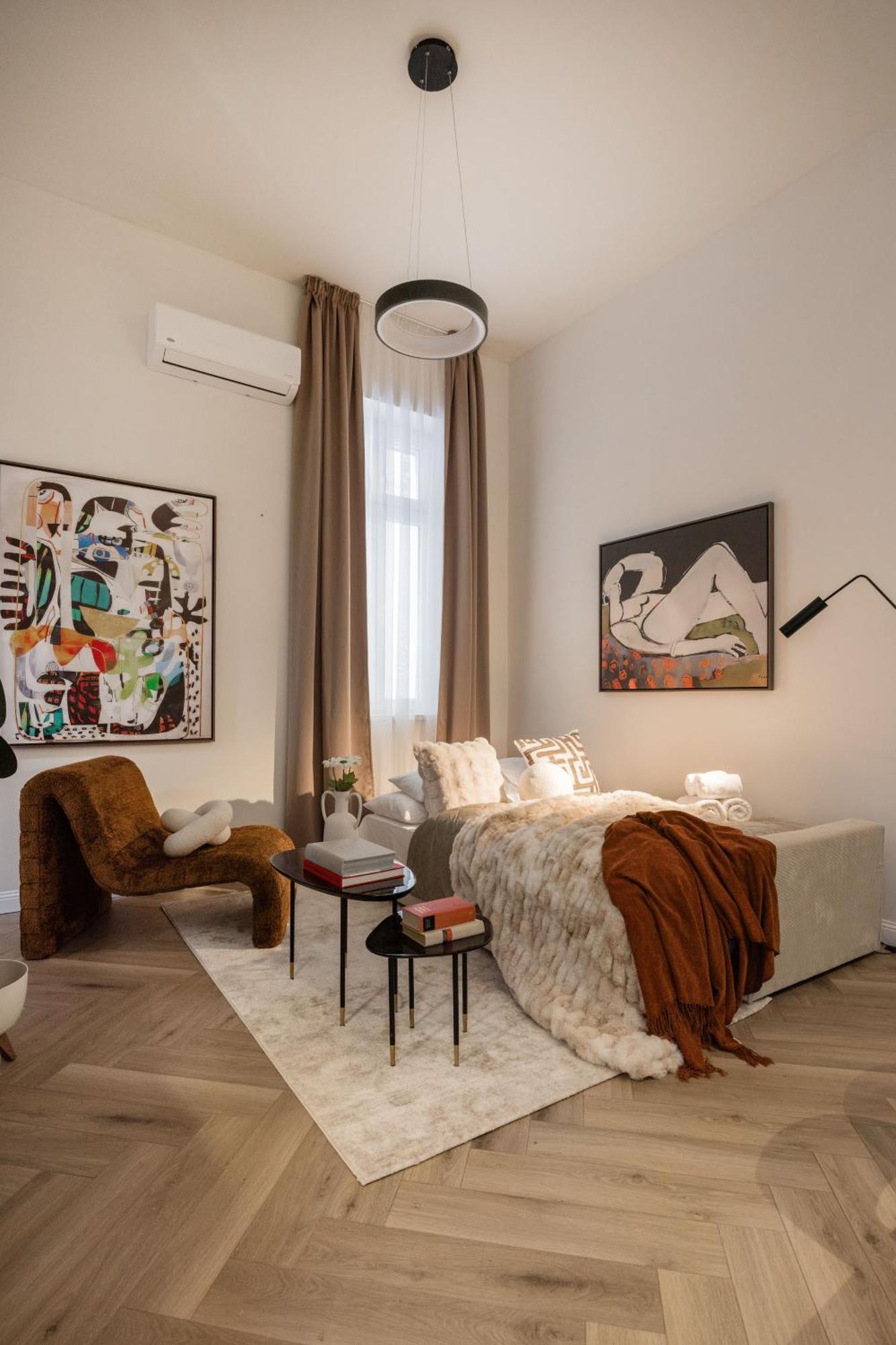 Luxury Art Deco Near Hungarian Parliament Budapest
