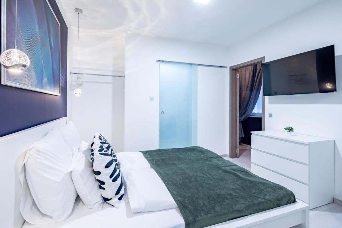Apartment Central - New - Peaceful