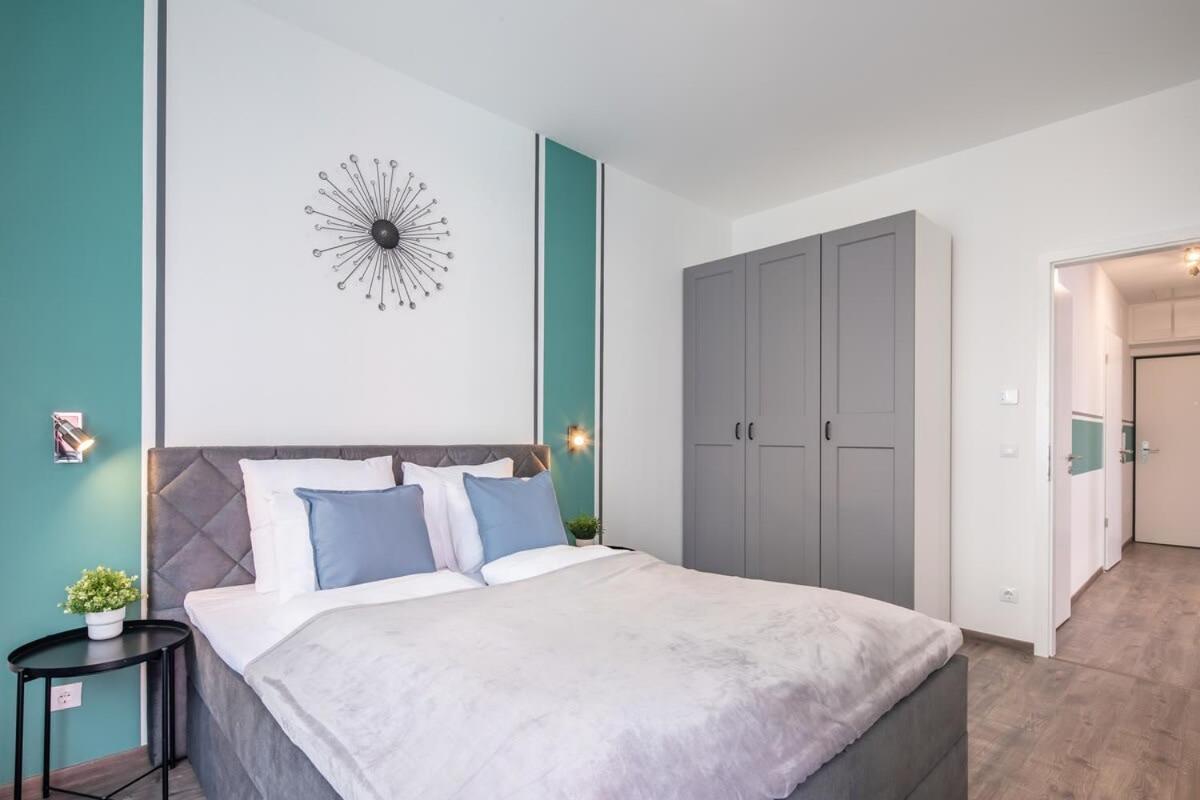 Brand New - Modern & Comy At River Apartment *