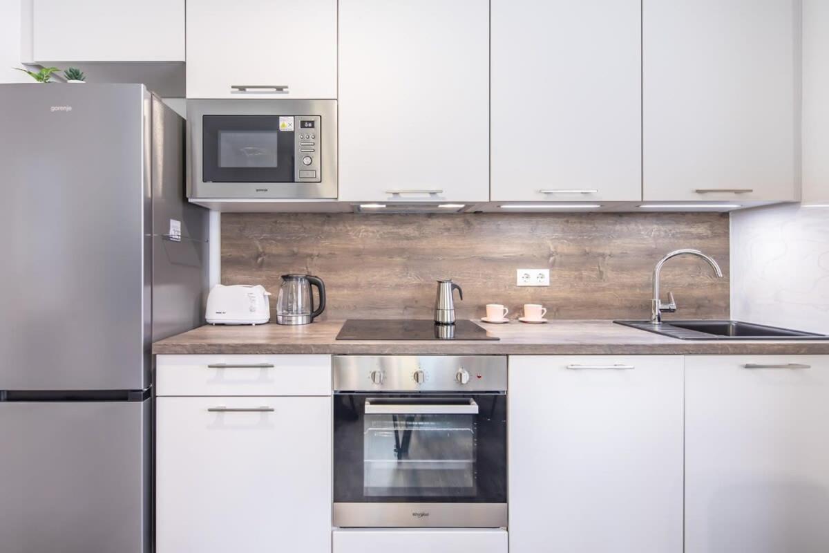 Brand New - Modern & Comfy At River Apartman *