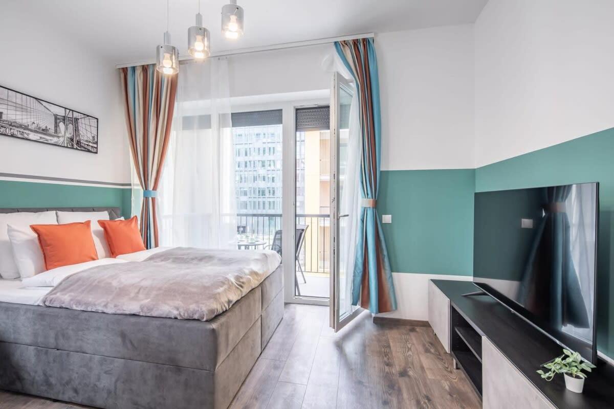 Brand New - Modern & Comy At River Budapest