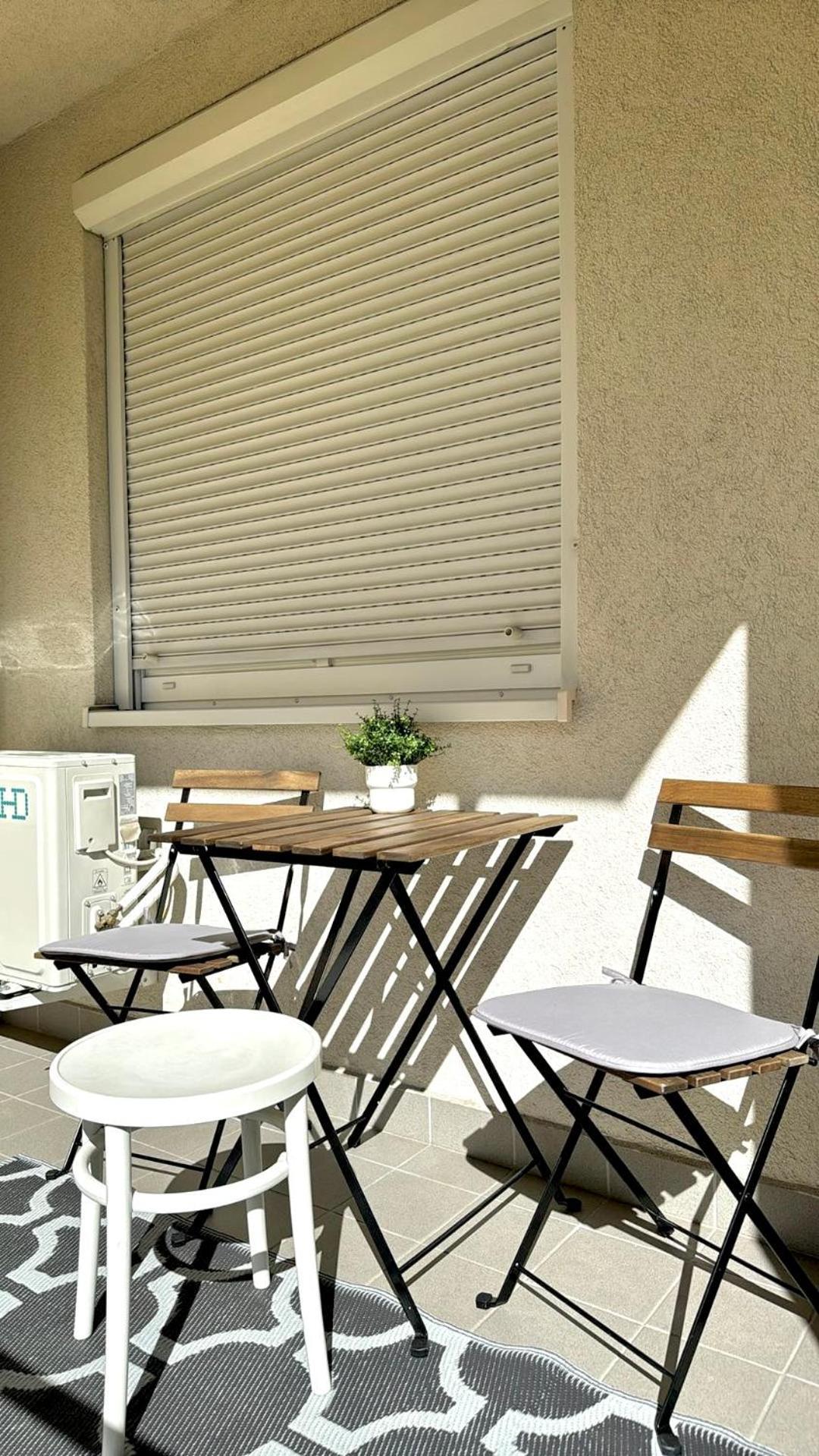 Serene Garden View Apartment *