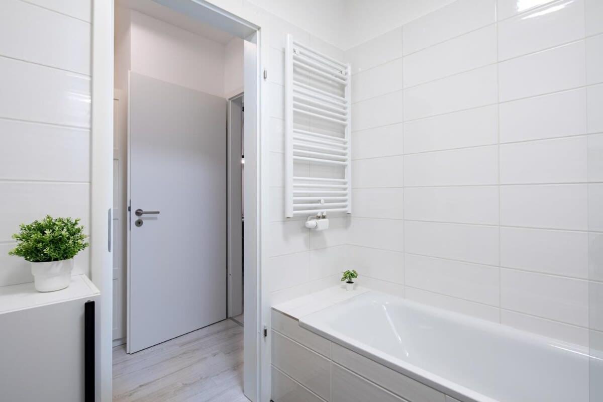 Terrace Garden - Free Parking - New And Cozy Budapest