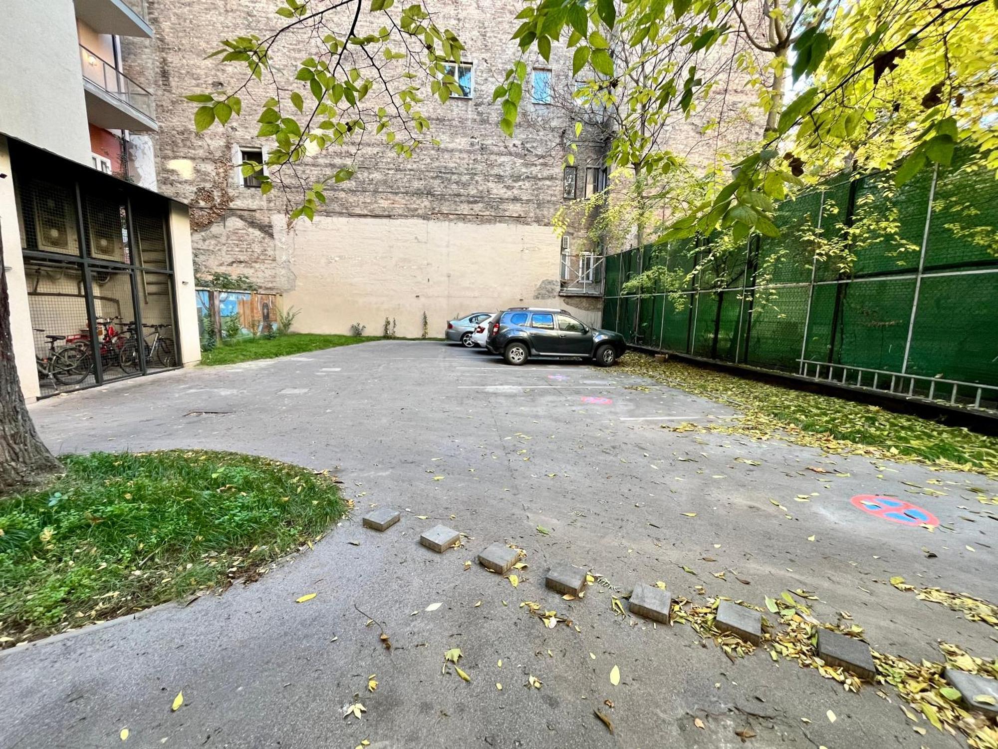 Seasons Andrassy Apartment