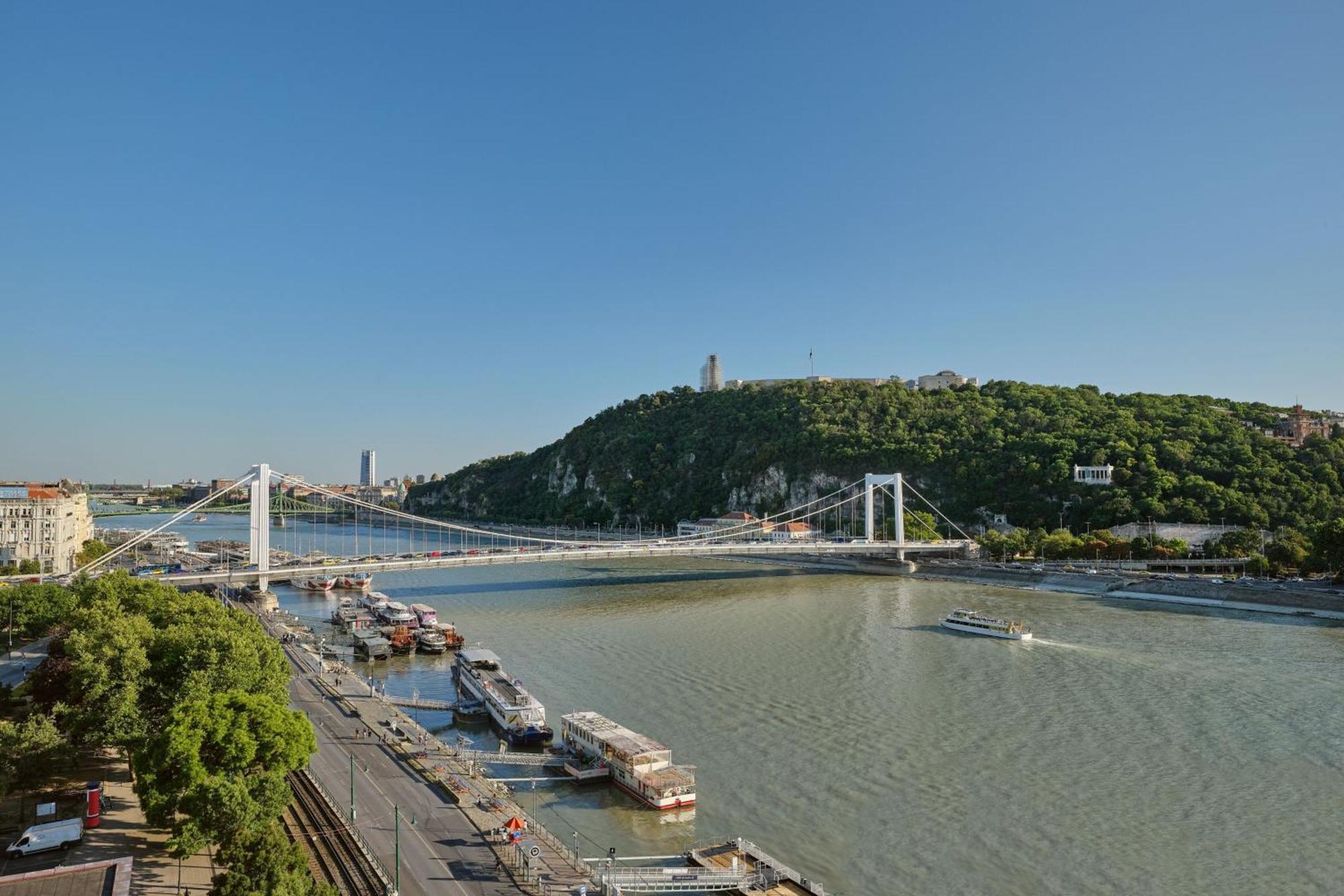 Marriott Szálloda 5*