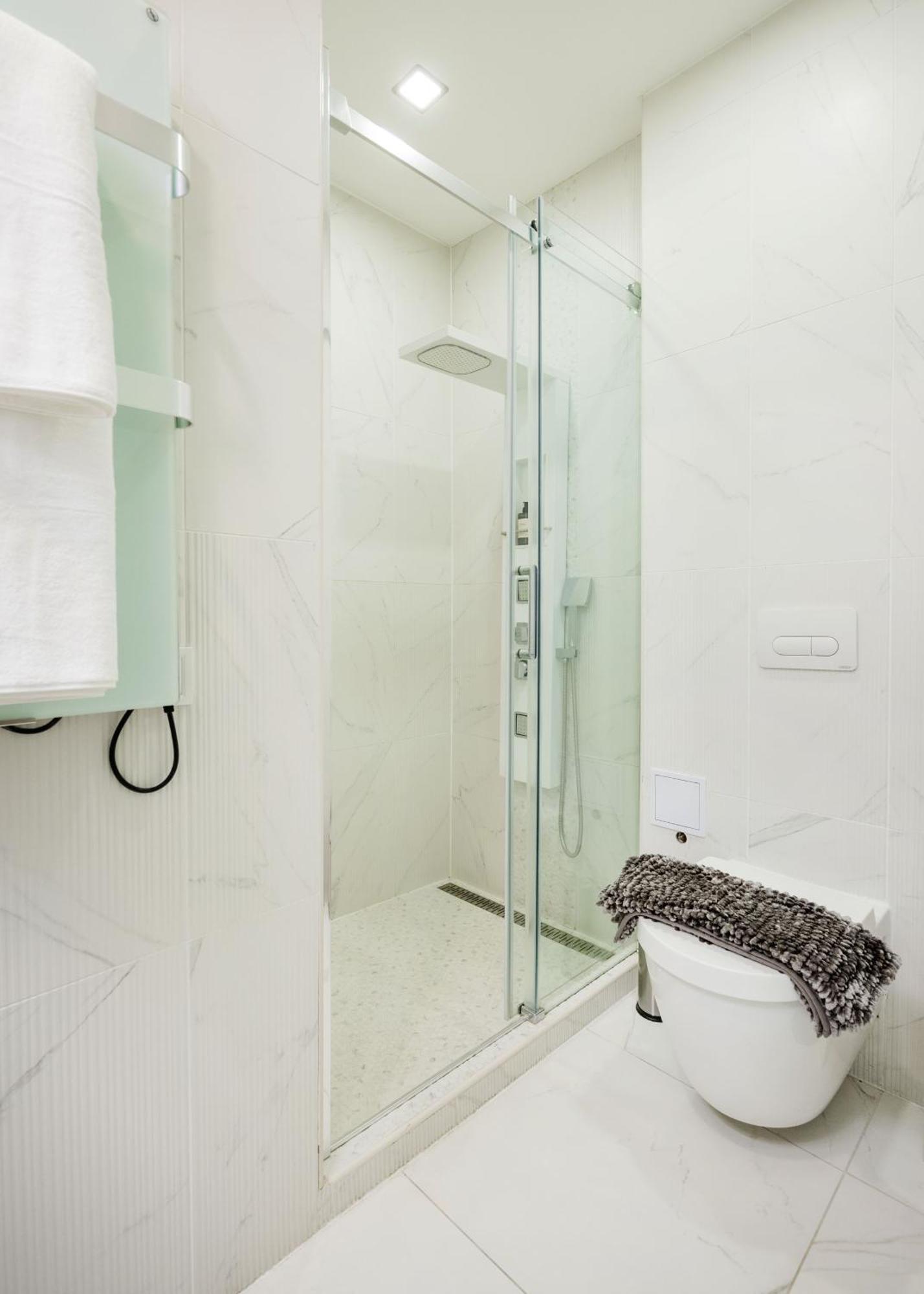 Designer Luxury Next To Dohany Synagogue With Balcony