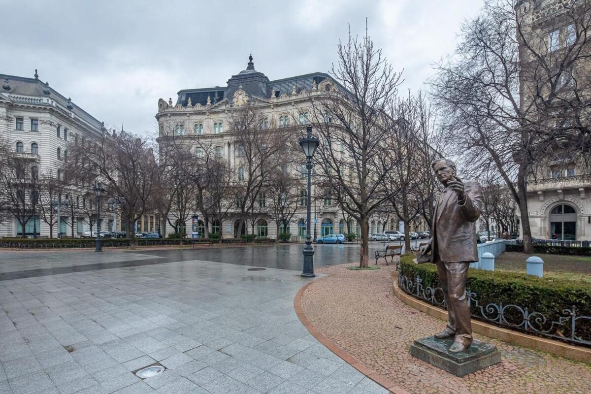 Ultra - Very Comfy Budapest