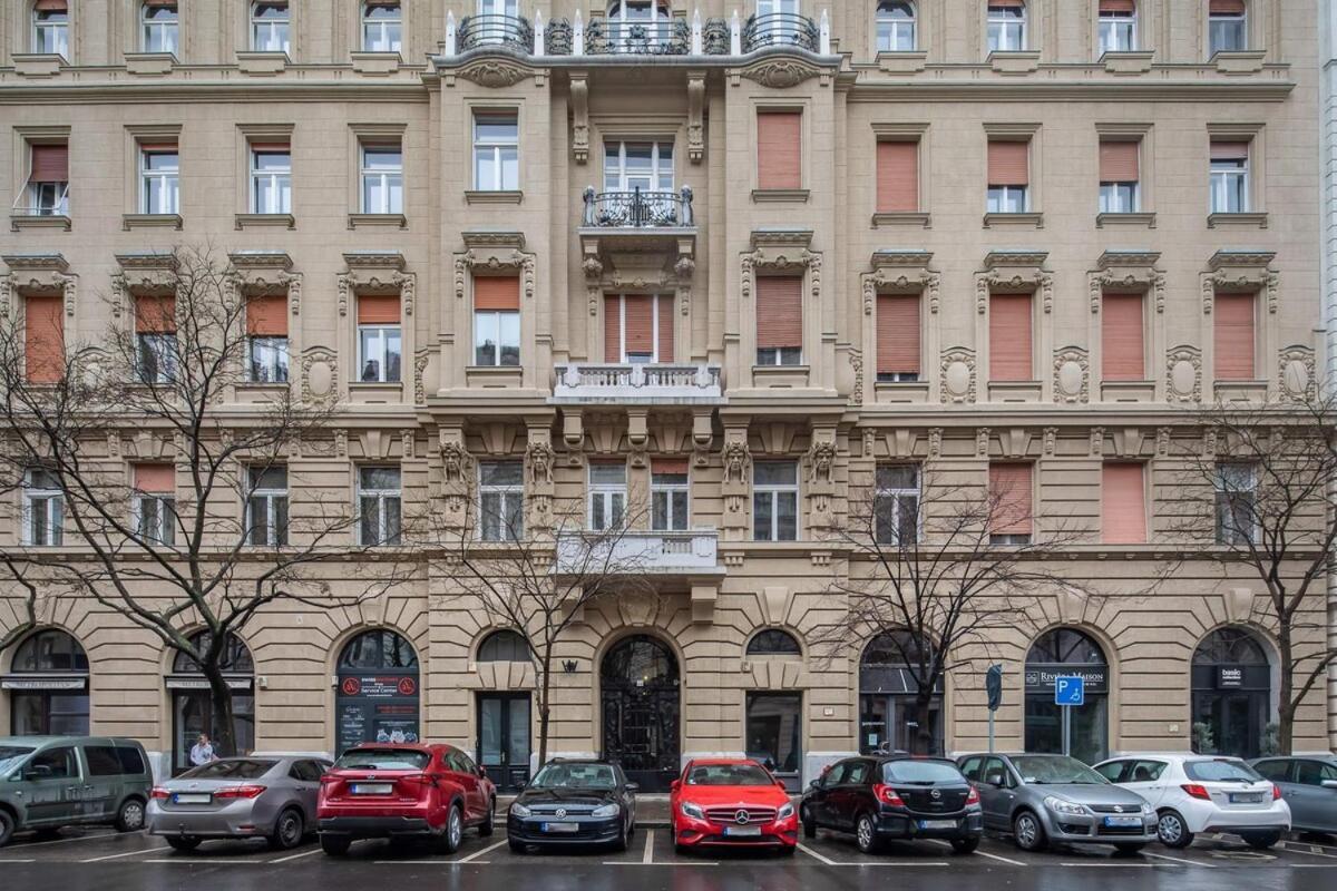 Ultra - Very Comfy Budapest