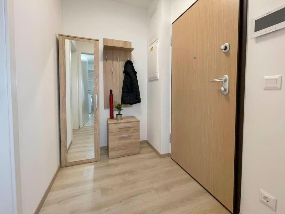 Brand New Danube W Balcony And Free Parking