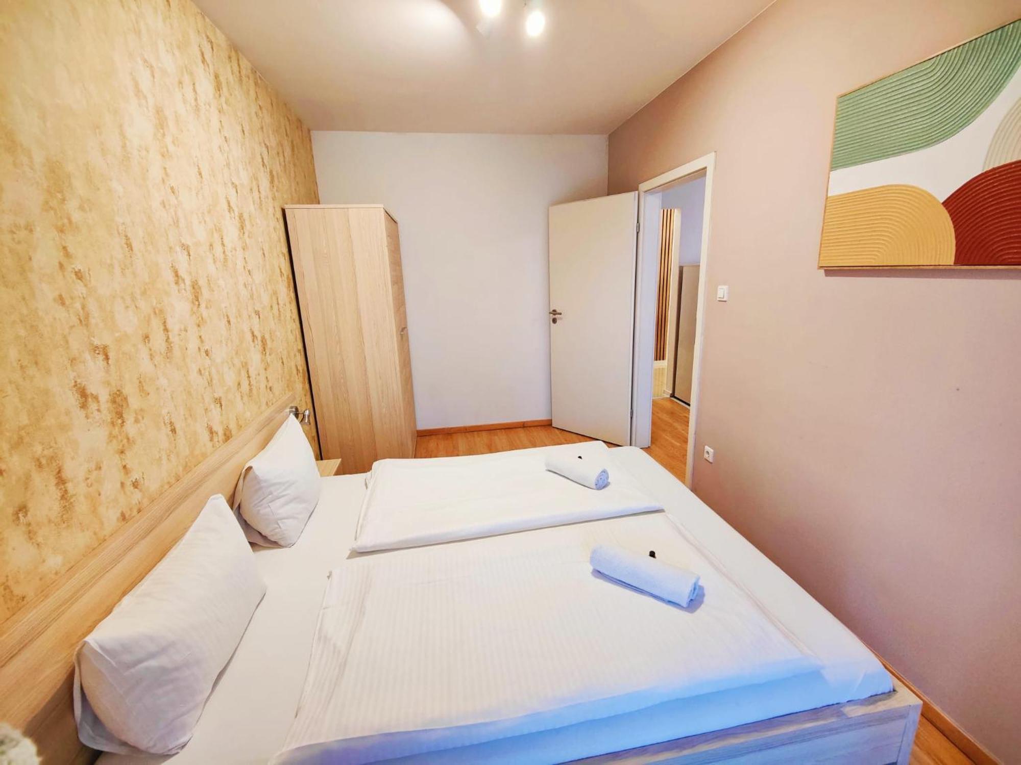 Maple Tree Budget Apartment