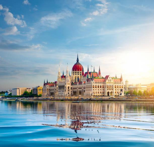 Happy * Budapest