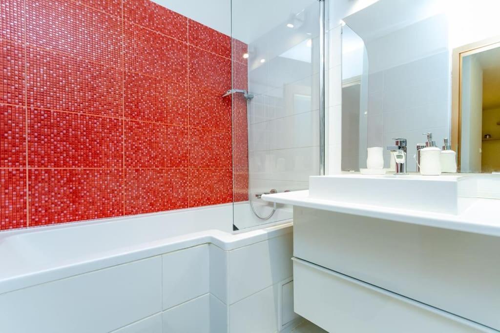 Diplomat Quarter 2 Bdr By Newave Apartamento