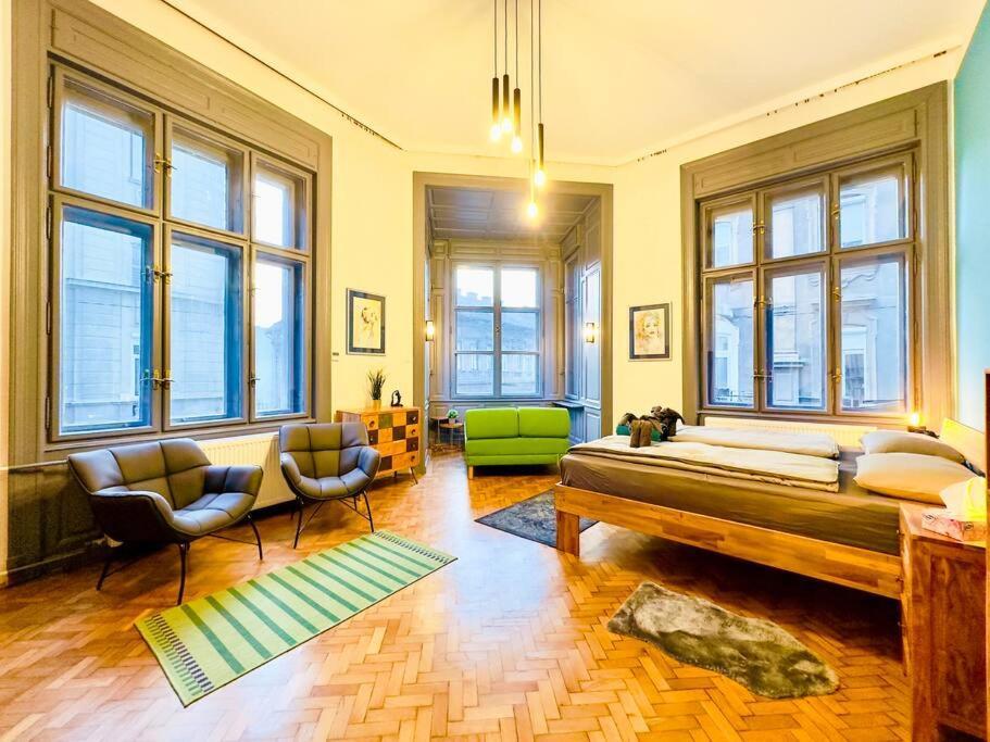New! Huge Luxury 5br In - Rose House
