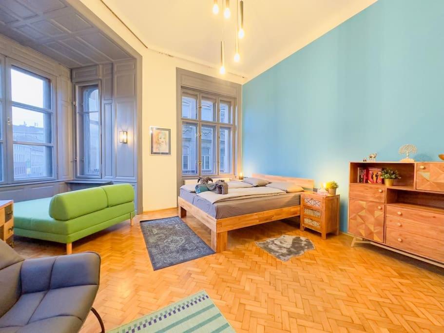 New! Modern 5Br Gem In Central Budapest Ac