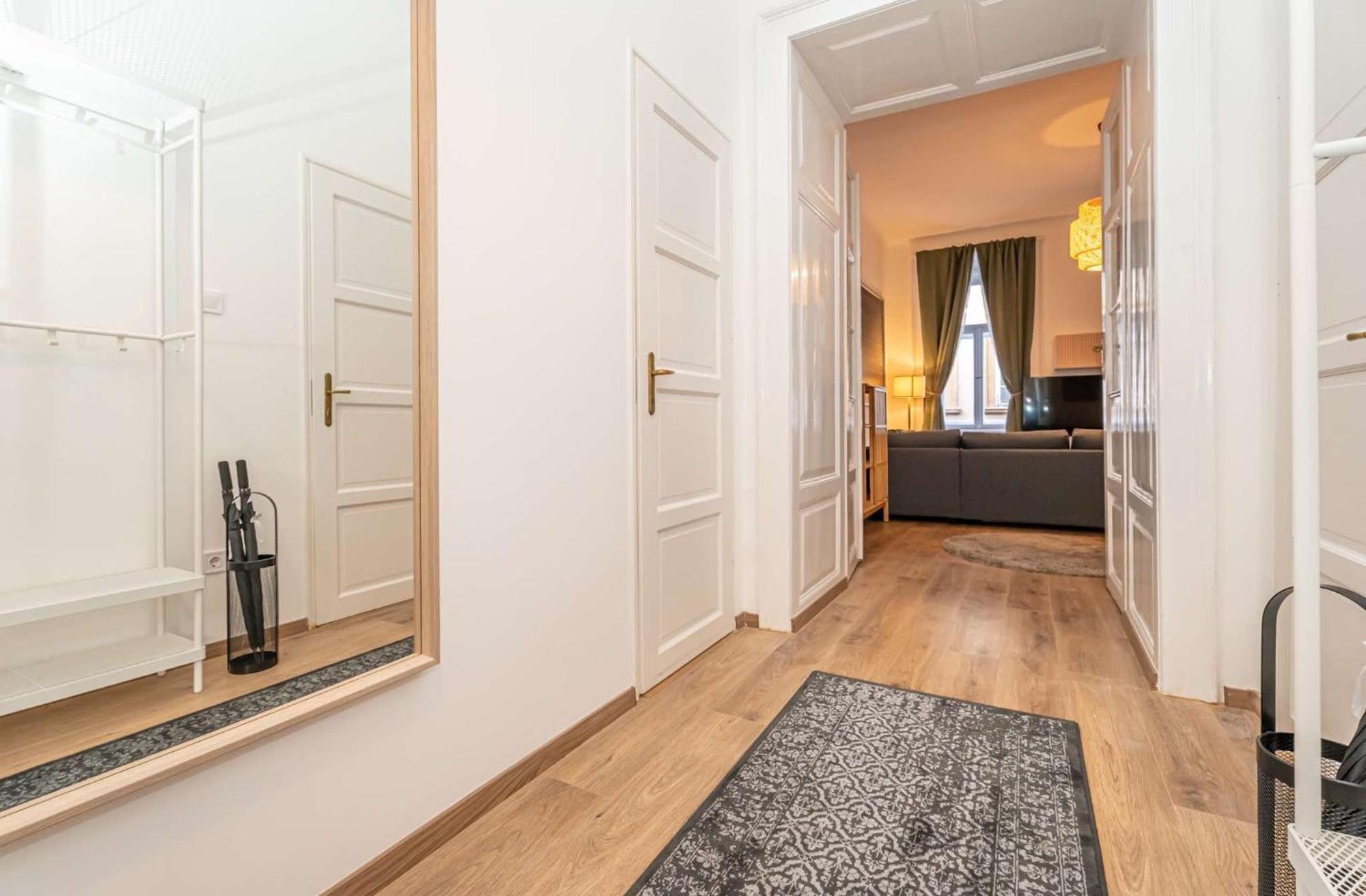 Gozsdu Court Three Roses Apartment *
