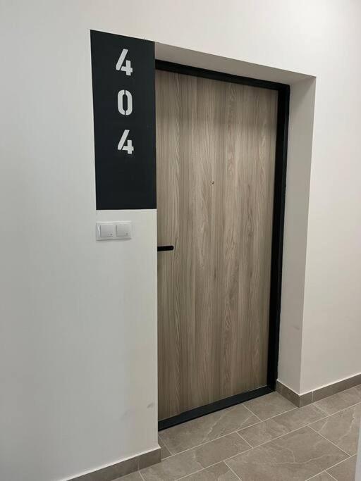 Apartmán Spacious With Balcony And Garage *