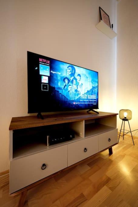 Figaro Flat - Ac, Netflix