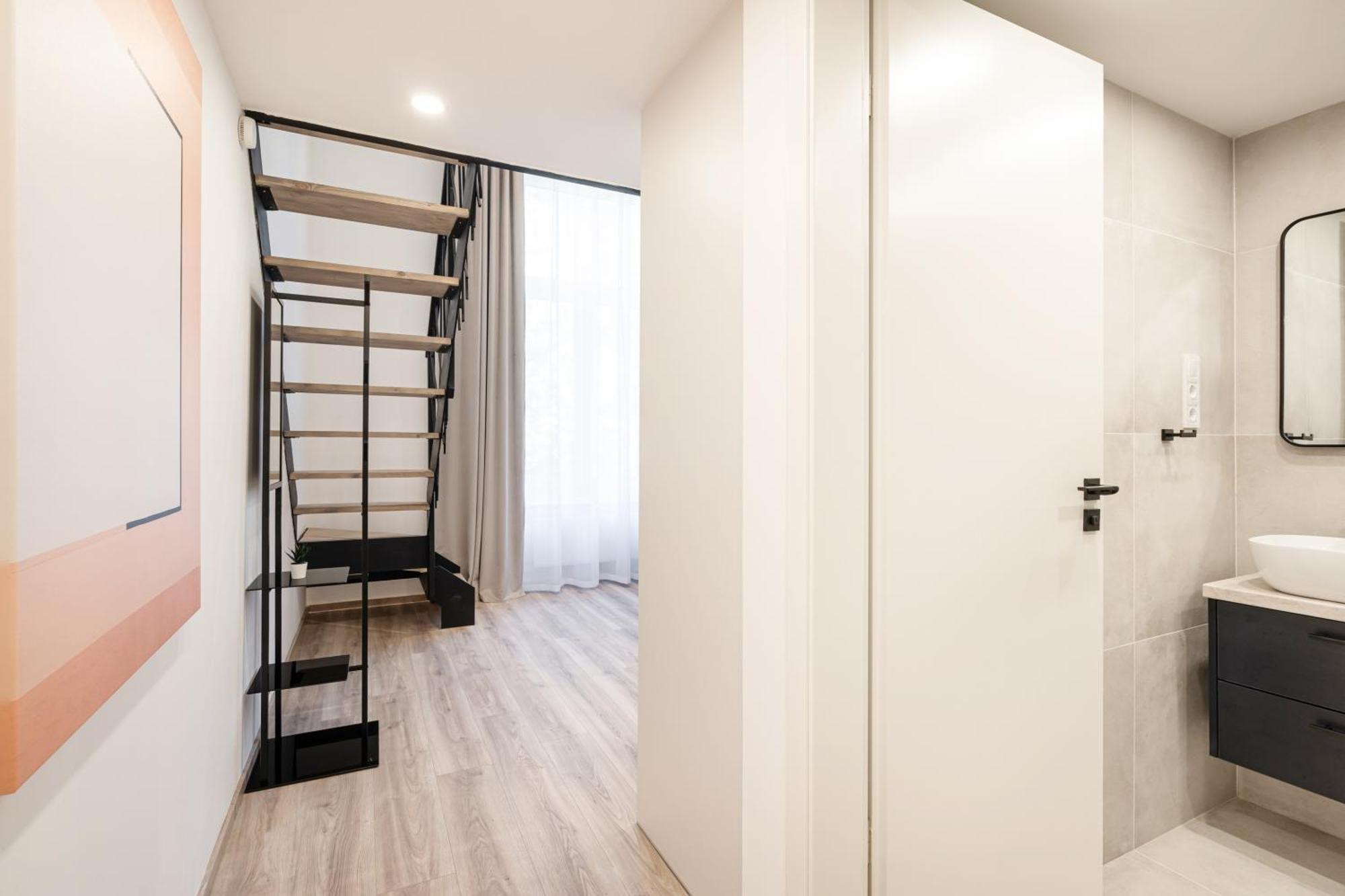 E44 - Erzsebet Boulevard - Location By Bqa Apartment