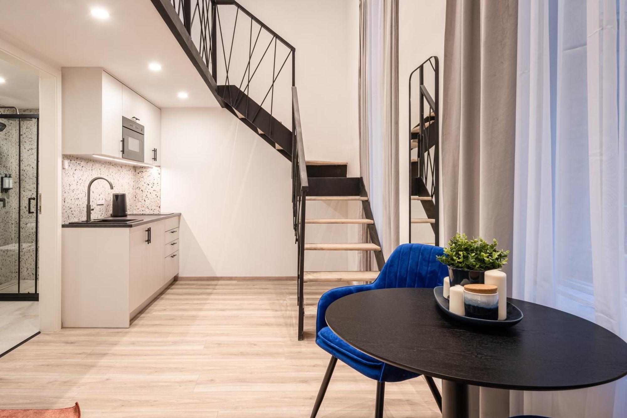 E44 - Erzsebet Boulevard - Location By Bqa Apartment *