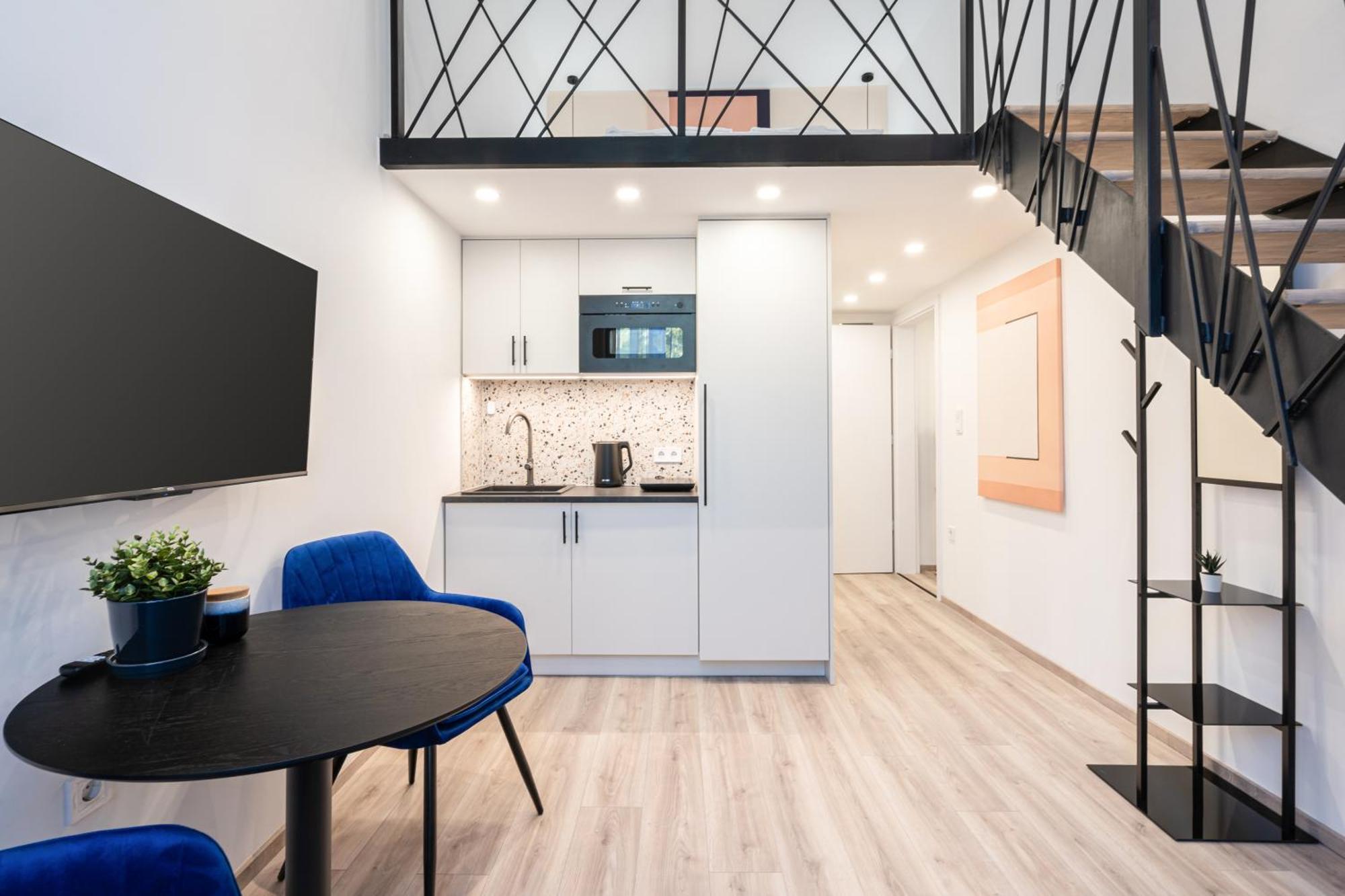 E44 - Erzsebet Boulevard - Location By Bqa Apartment *