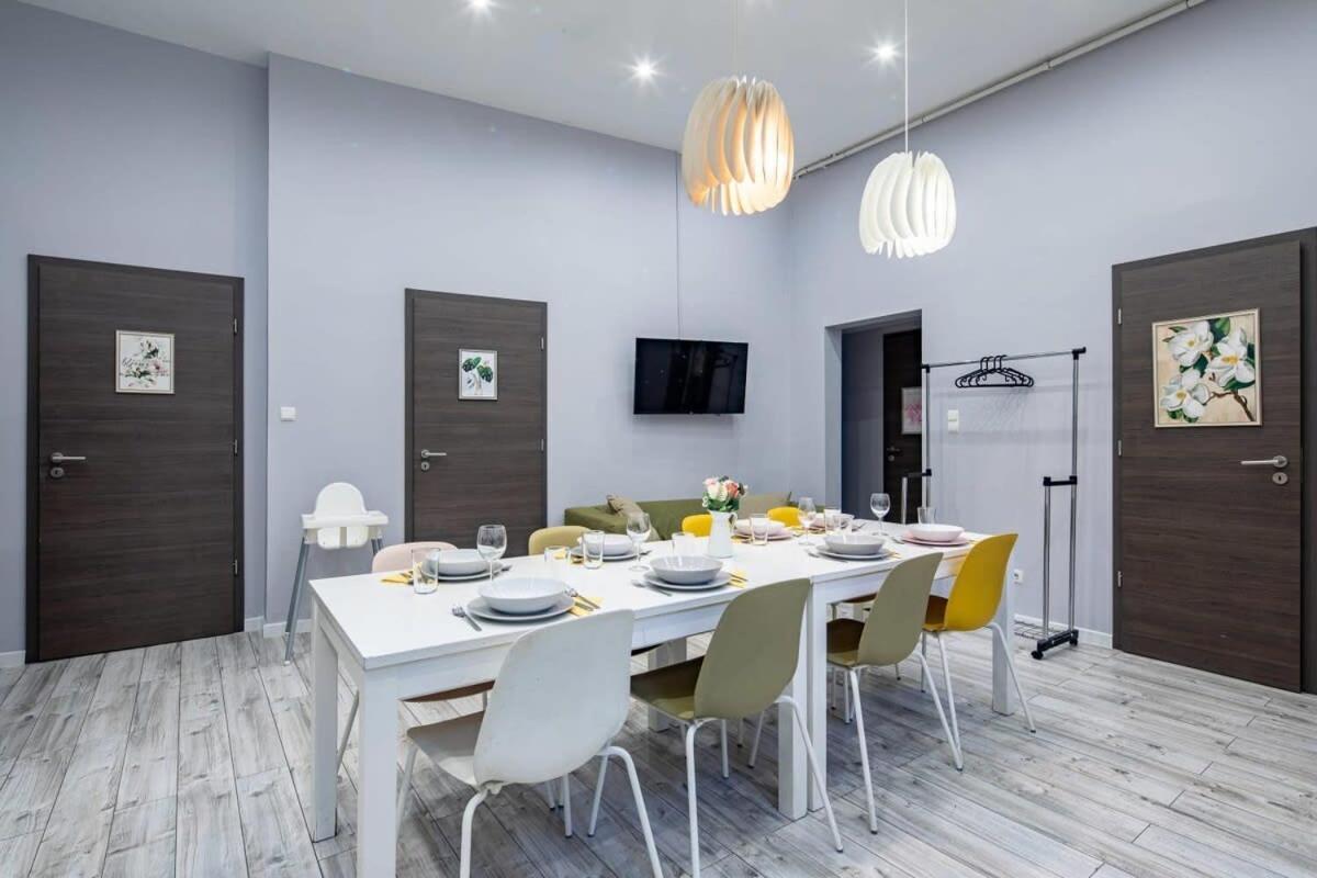 - Large And Comfy Apartament *
