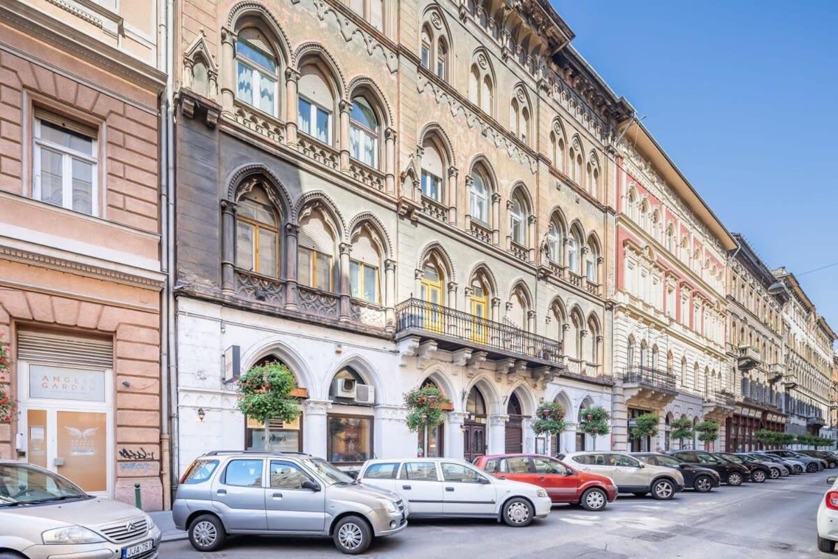 - Large And Comfy Apartament Budapeszt