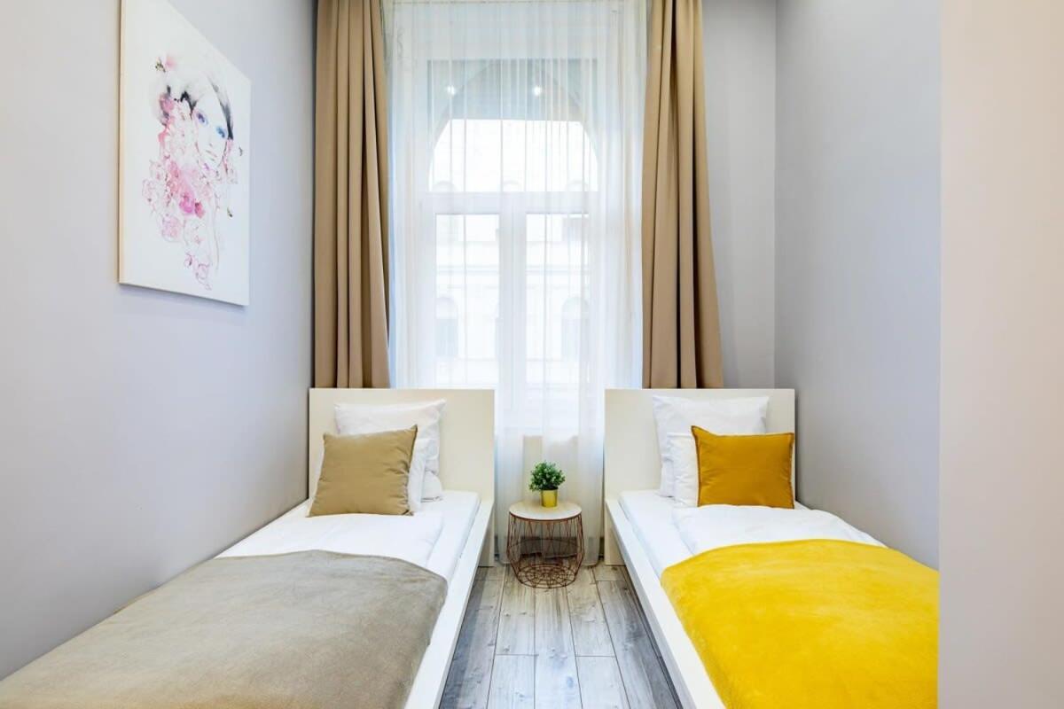 - Large And Comfy Apartament