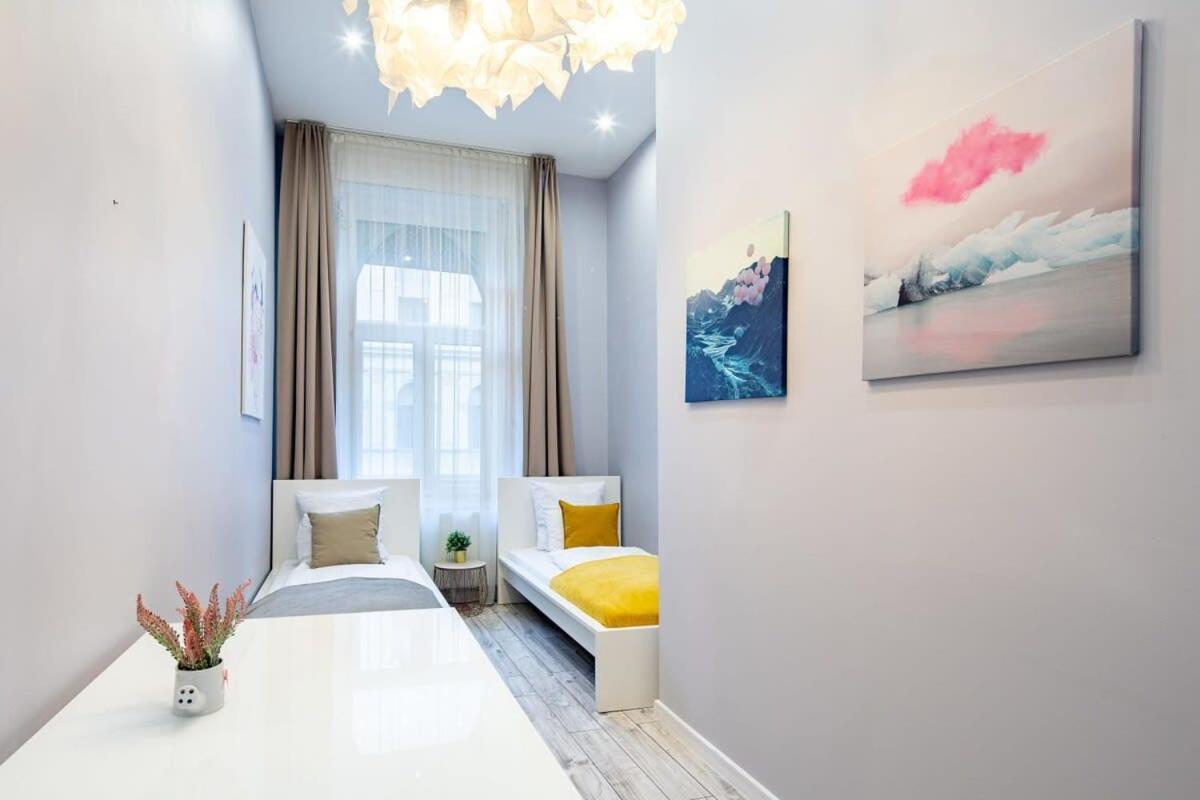 - Large And Comfy Apartament Budapeszt