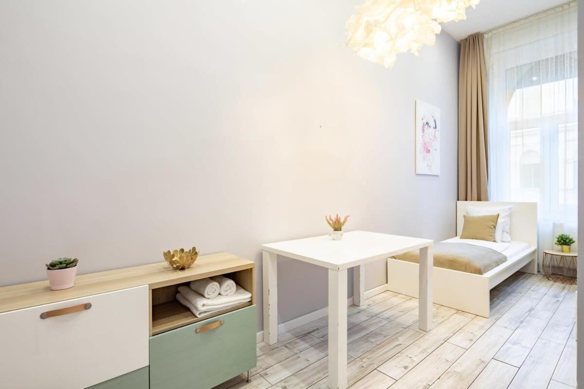 - Large And Comfy Apartament