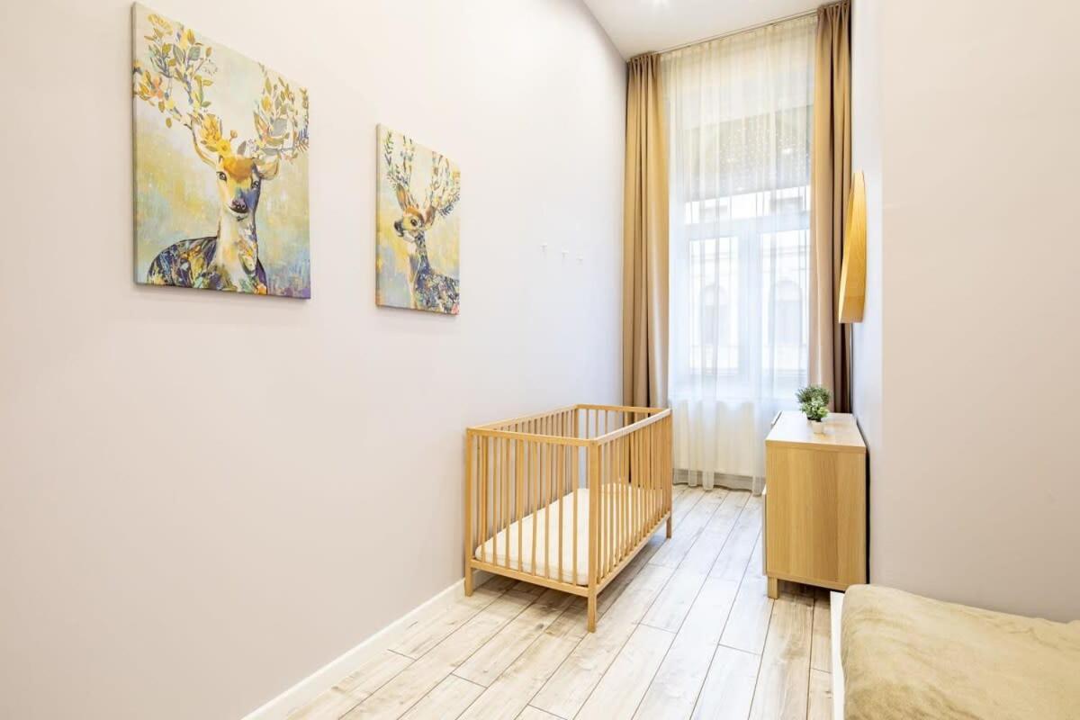 - Large And Comfy Apartament