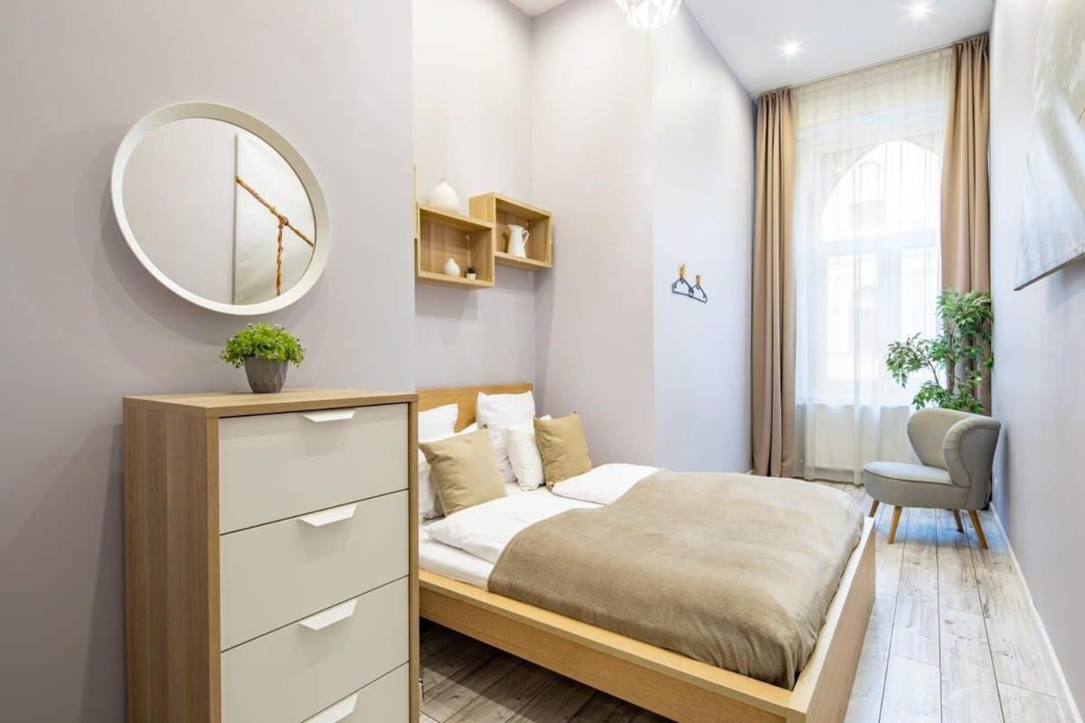 - Large And Comfy Apartament Budapeszt