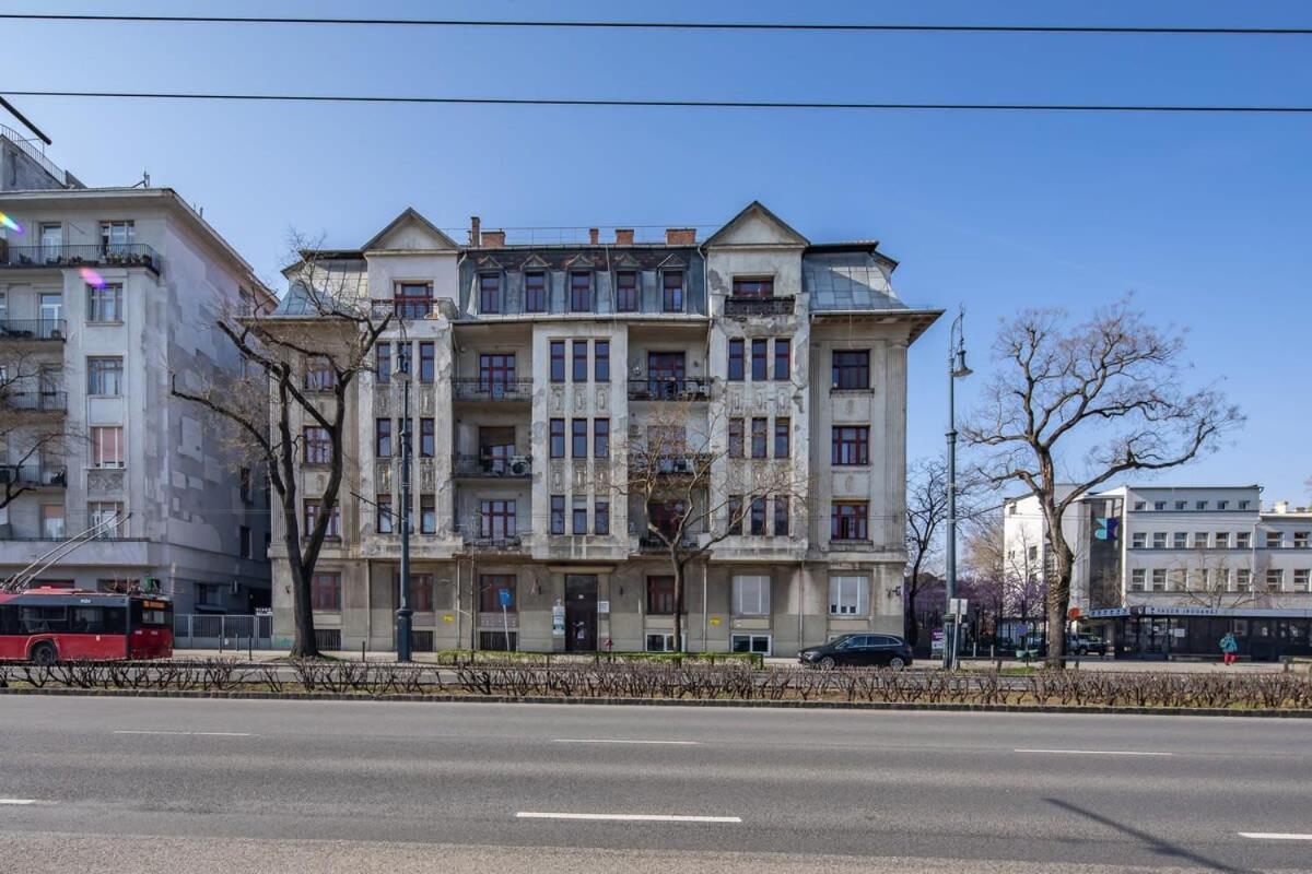 Modern - - Simple Budapeszt