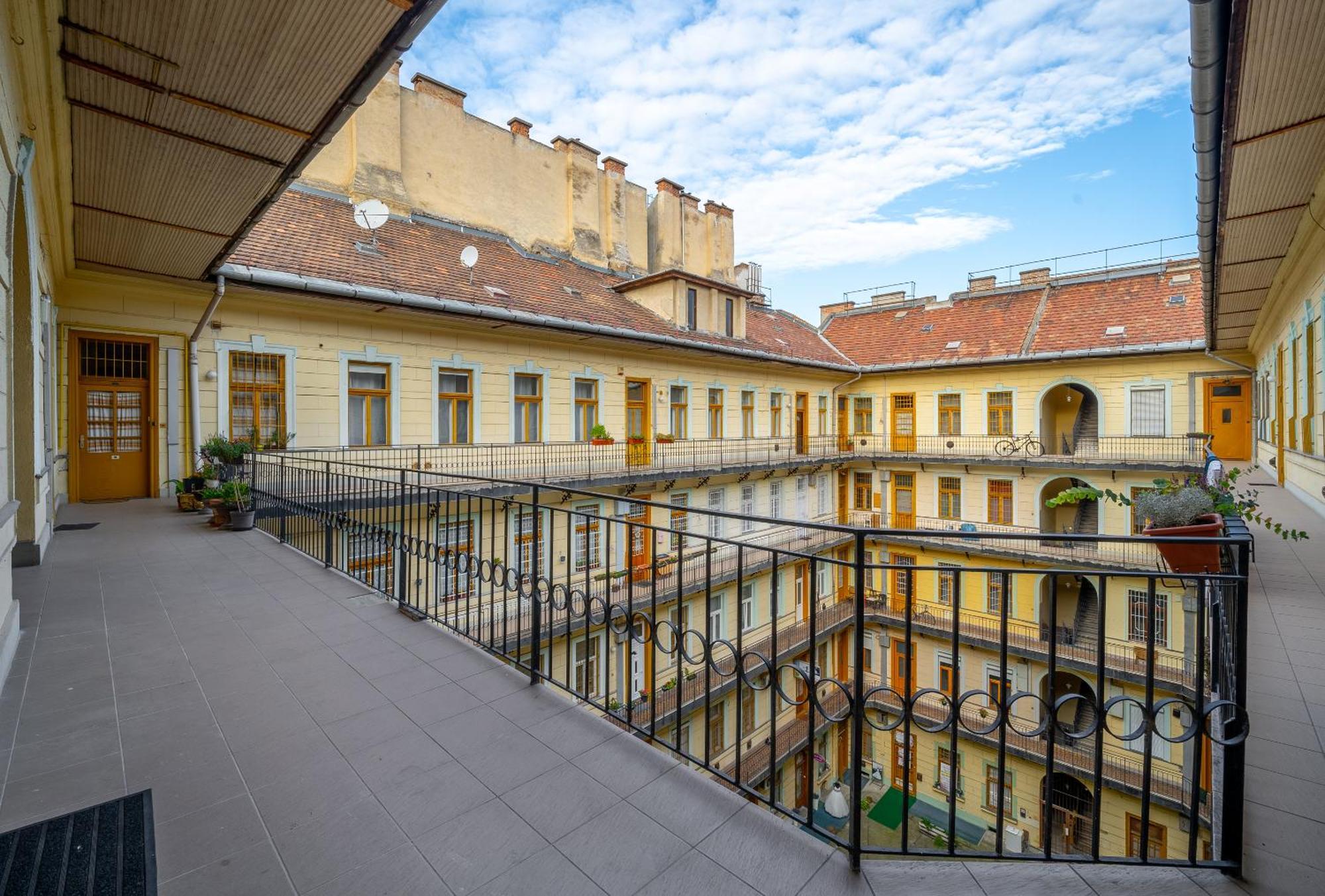 T29 Apartment