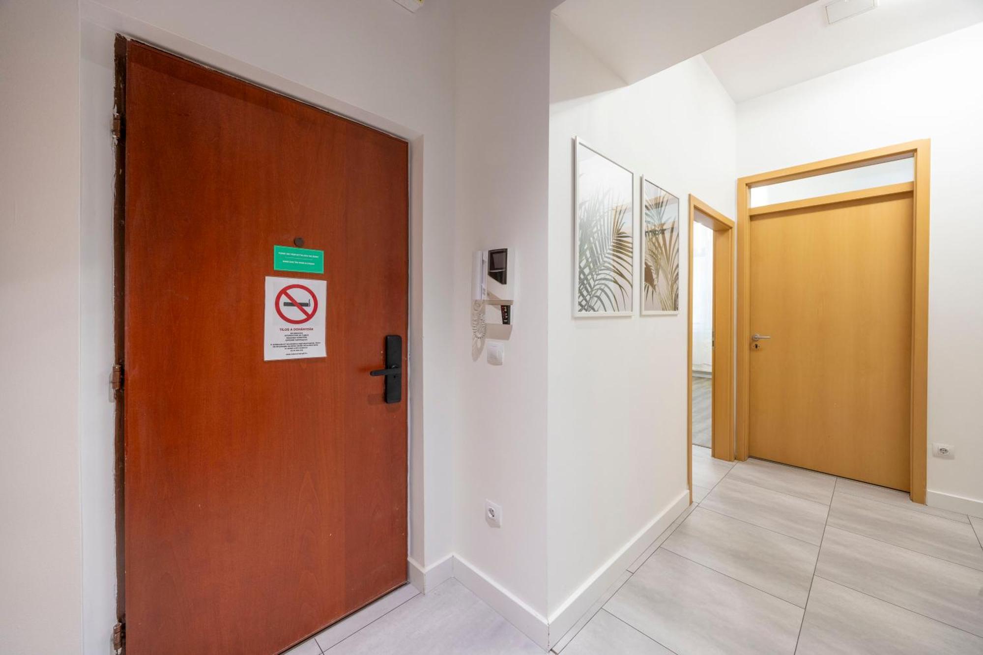 Charming Center W' 2 Bedrms In The Gozsdu Garden Apartment *