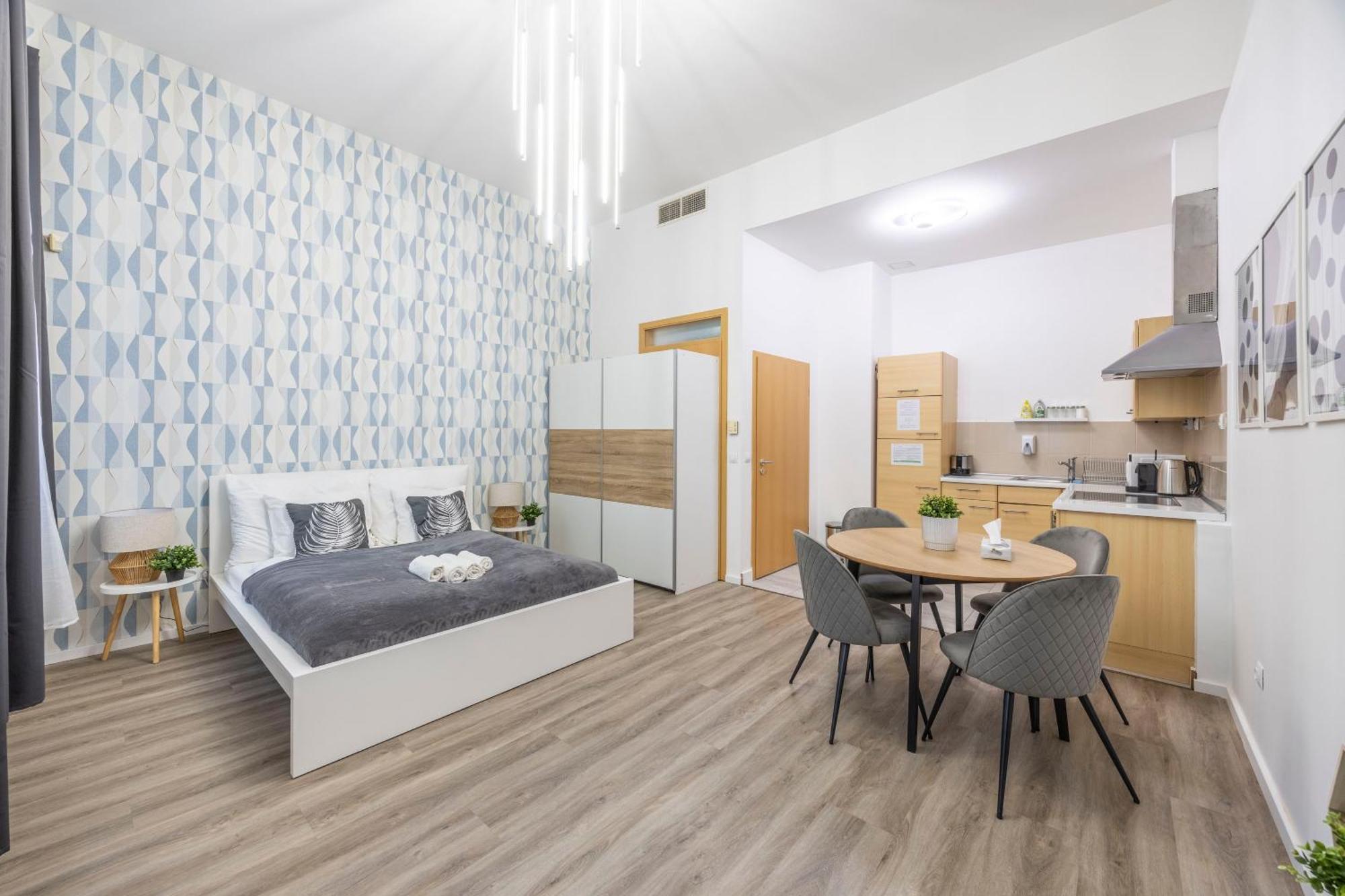 Charming Center W' 2 Bedrms In The Gozsdu Garden Apartment