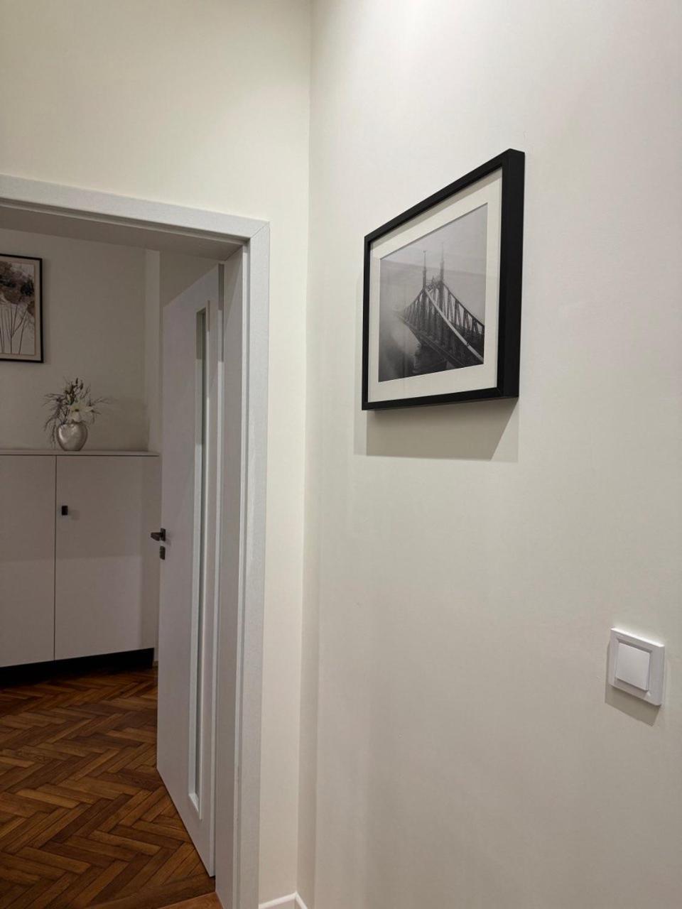 Astra Lux Bp Apartament *
