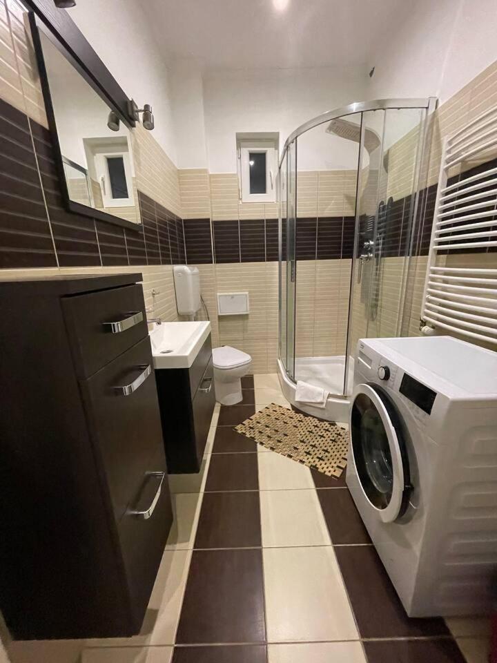 N16-spacey, Modern Family Flat For 5 * Budapest
