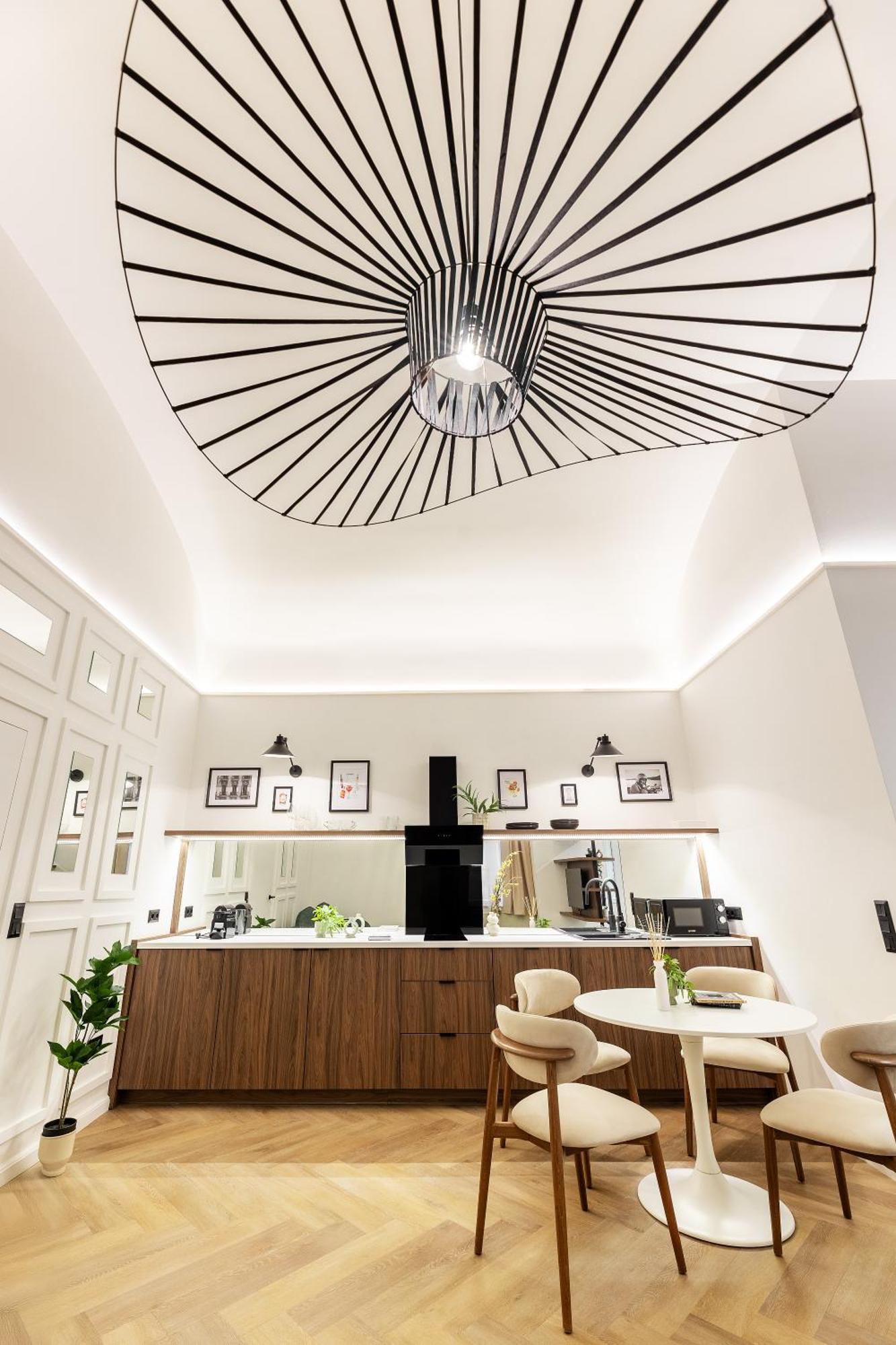The Modernist Vasvari 6
